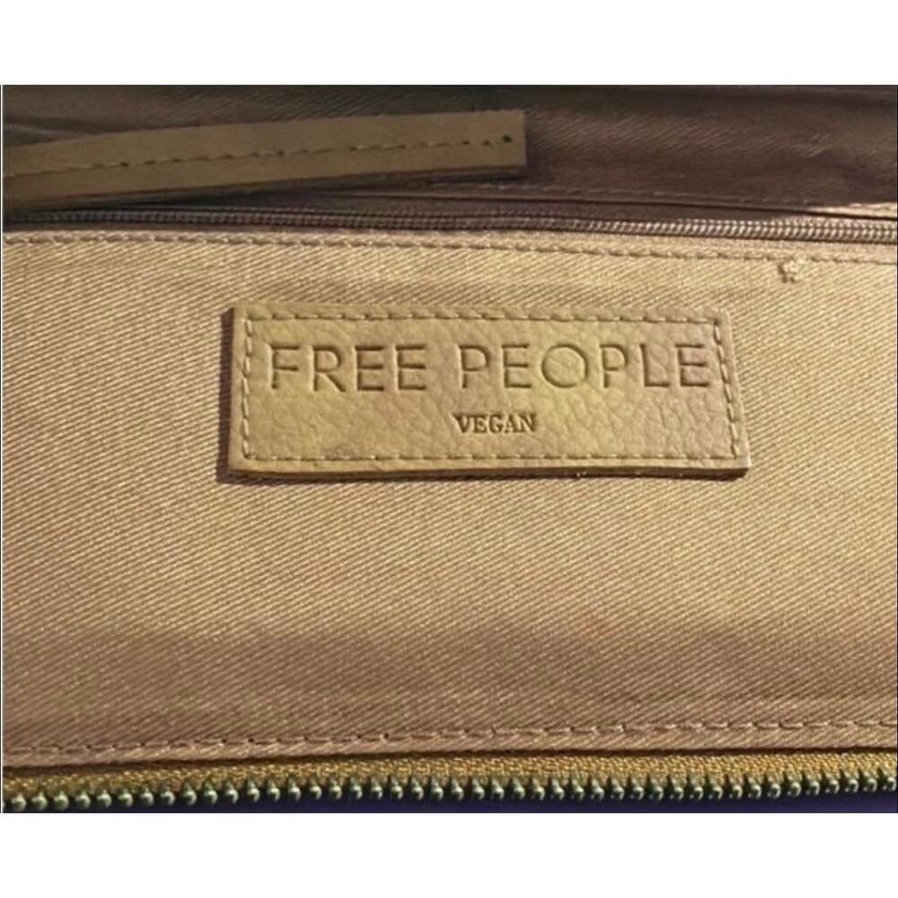 Free People Vegan Leather Zip Wristlet Wallet | NWT | Minimal Chic - Picture 5 of 7